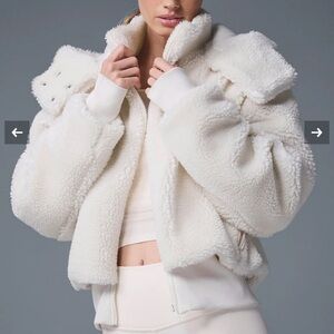 Alo Foxy Sherpa Jacket in Ivory